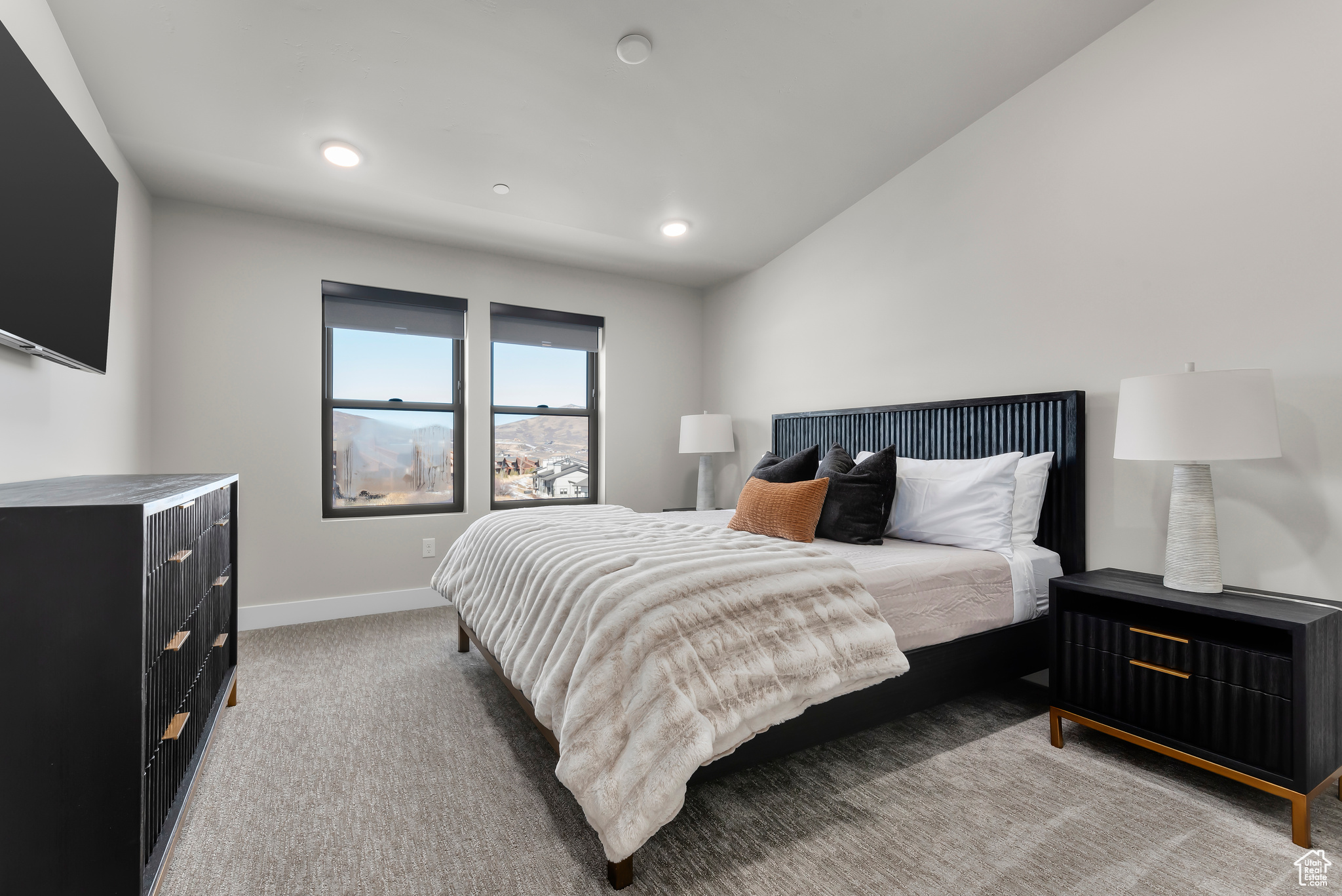 MAYFLOWER LAKESIDE - Residential
