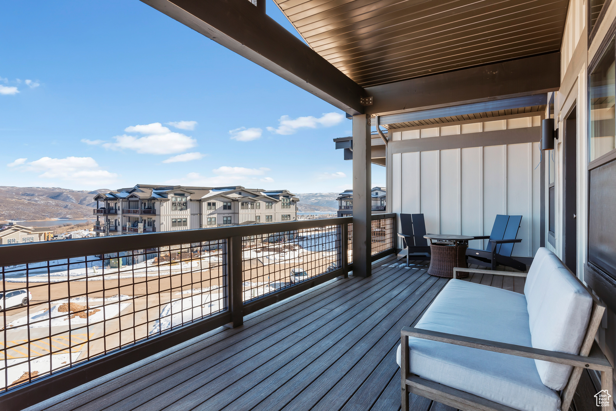MAYFLOWER LAKESIDE - Residential