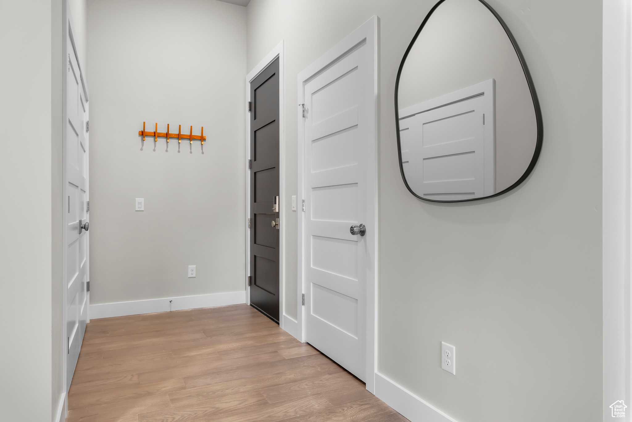 MAYFLOWER LAKESIDE - Residential