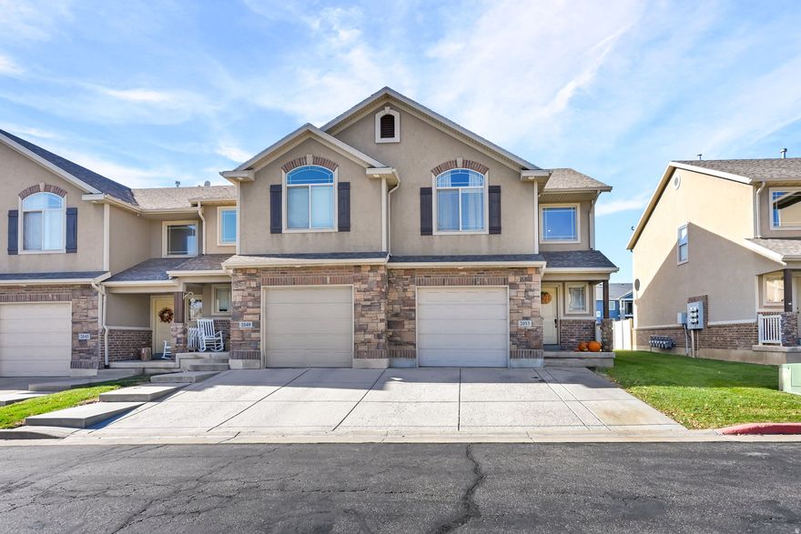 Located so central to everything! Hill AFB South gate is right there, I-15 and HWY-89 are just right up the road, close to schools, shopping, and dining options. Great townhome, newer wood flooring and paint.