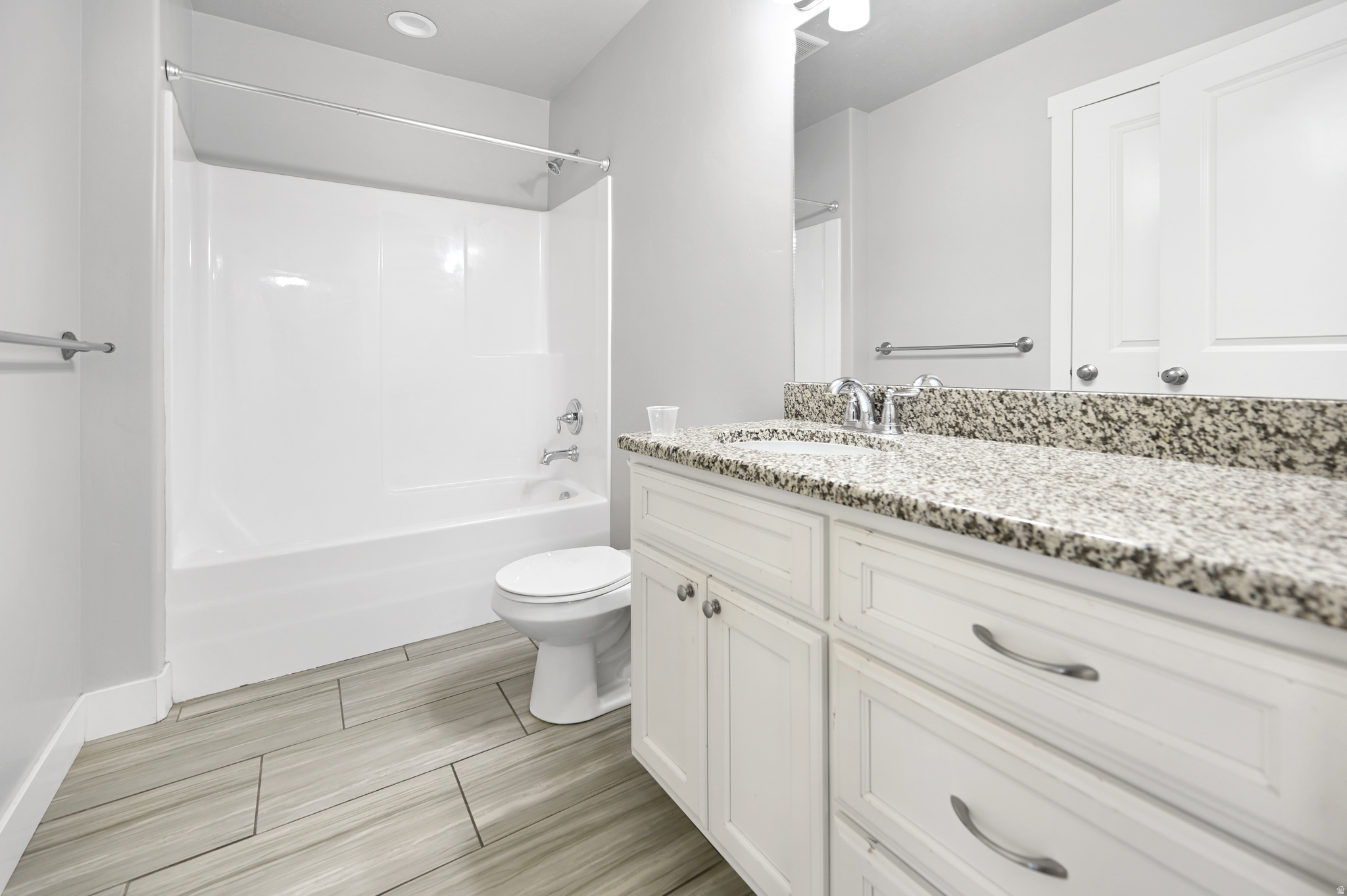 GREEN CANYON SQUARE - Residential