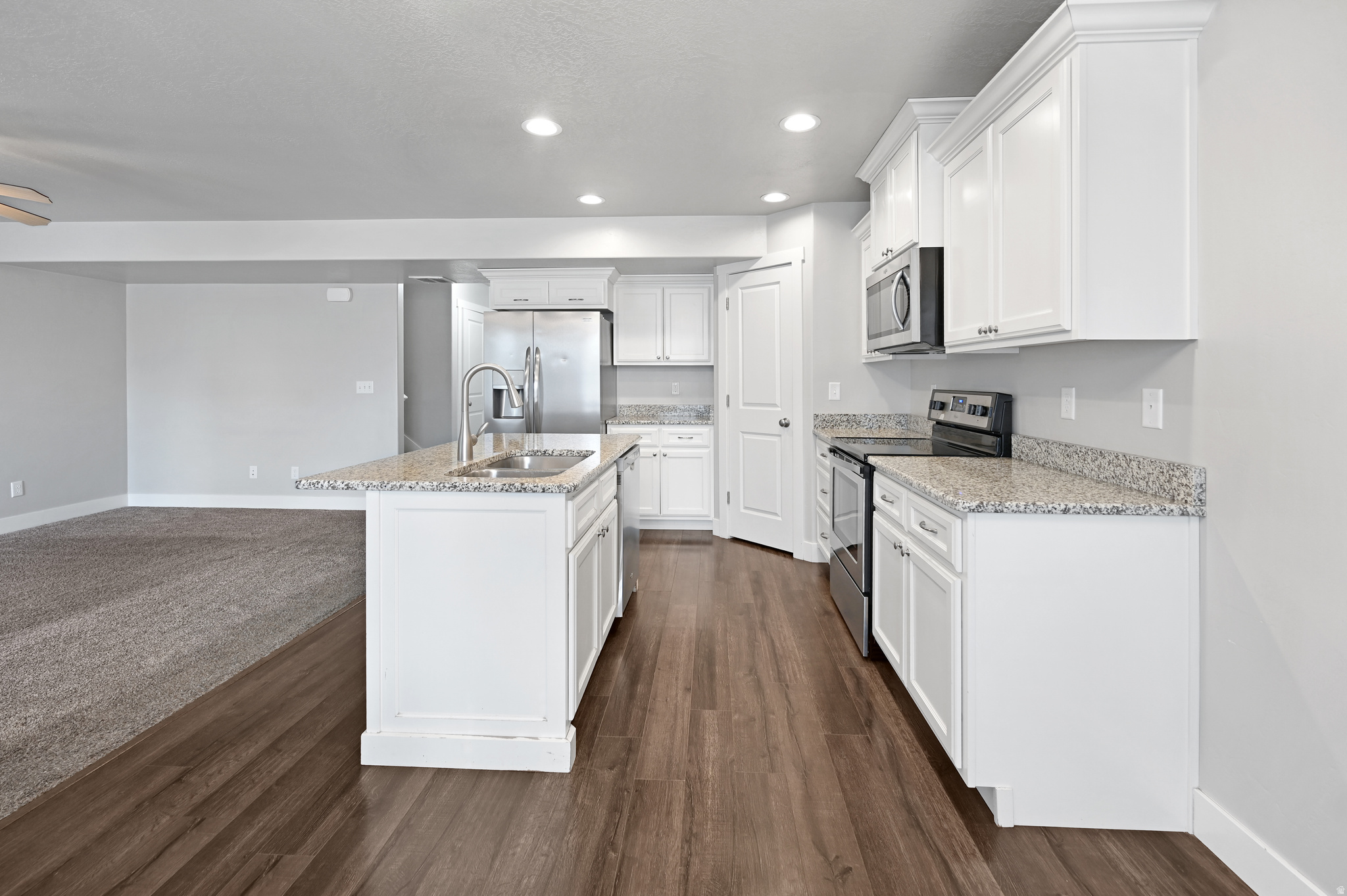 GREEN CANYON SQUARE - Residential