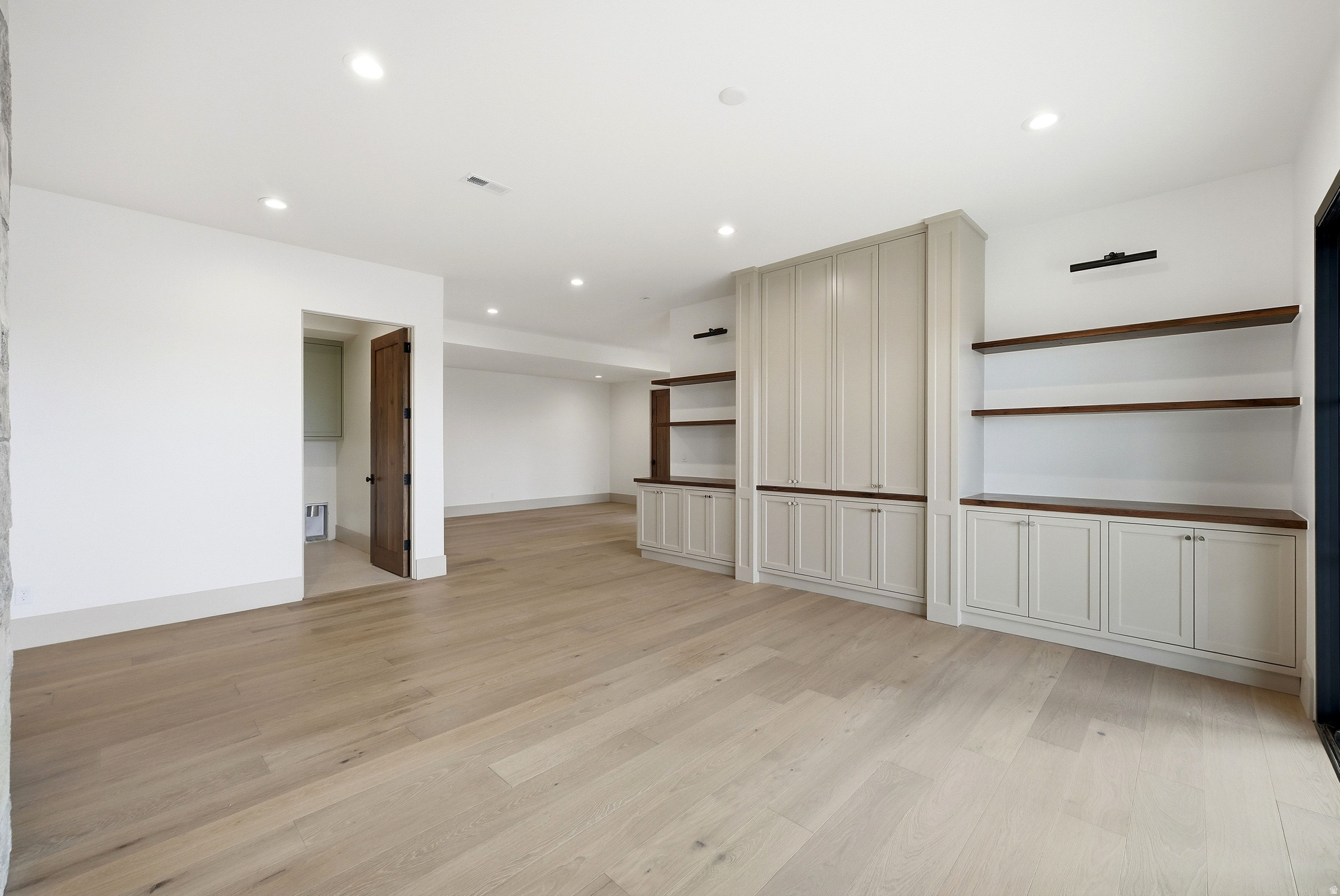 GOLDEN EAGLE - Residential