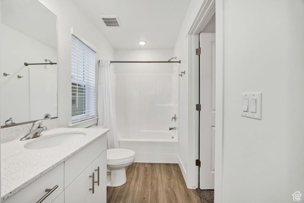 WOODMORE POINTE SUBD - Residential