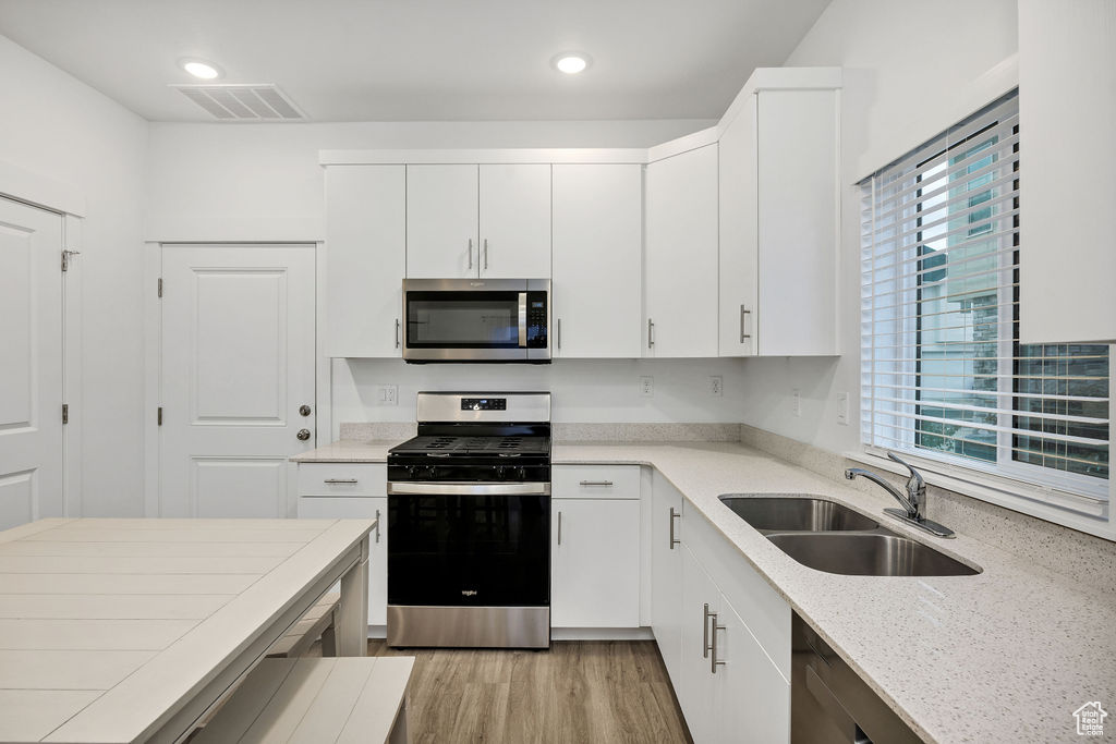 WOODMORE POINTE SUBD - Residential