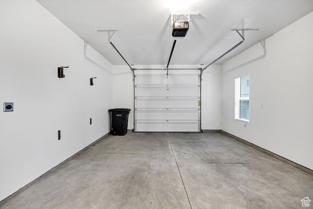 WOODMORE POINTE SUBD - Residential