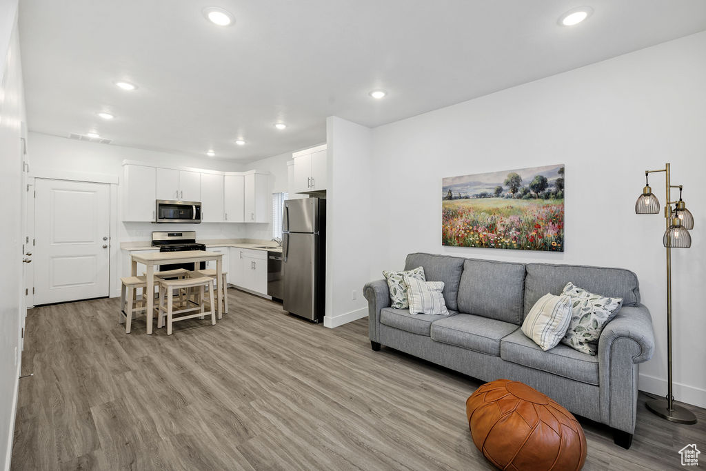 WOODMORE POINTE SUBD - Residential