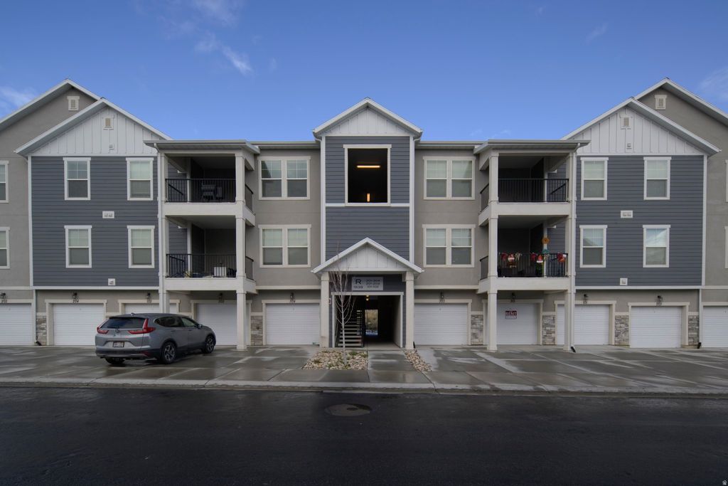 Photo of 1838 W EAGLEWOOD DR #R101, Saratoga Springs, UT 84045 (MLS # 2130053)