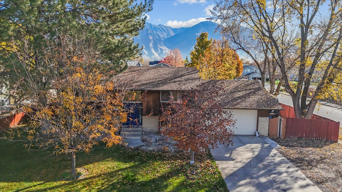 LAKEWAY - Residential