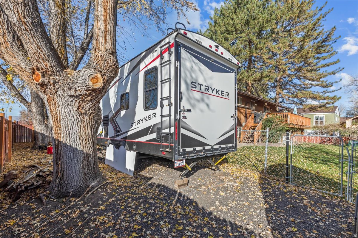 LAKEWAY - Residential