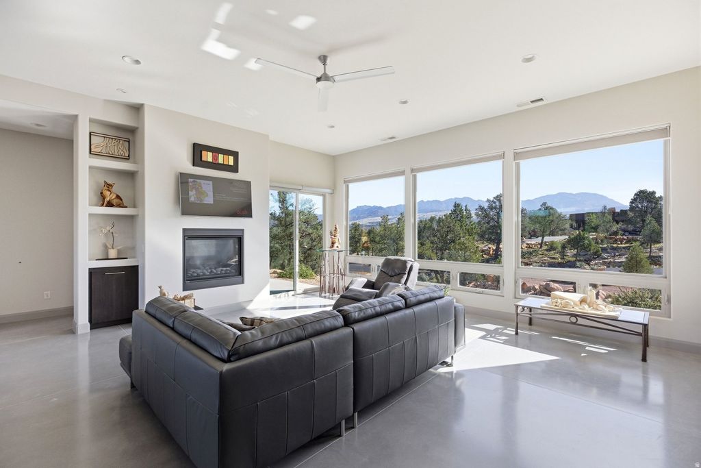 Photo of 371 N PINION HILLS DR, Dammeron Valley, UT 84783 (MLS # 2147039)