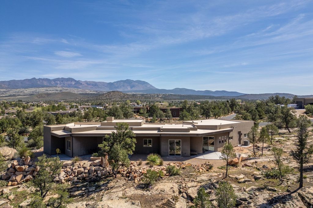 Photo of 371 N PINION HILLS DR, Dammeron Valley, UT 84783 (MLS # 2147039)