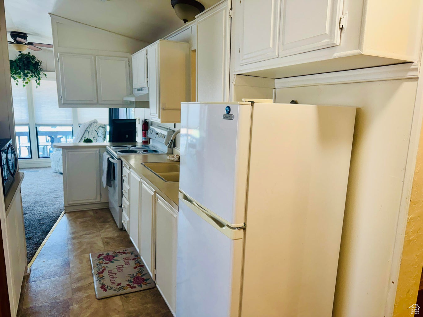 CANYON BREEZE RV RESORT - Residential