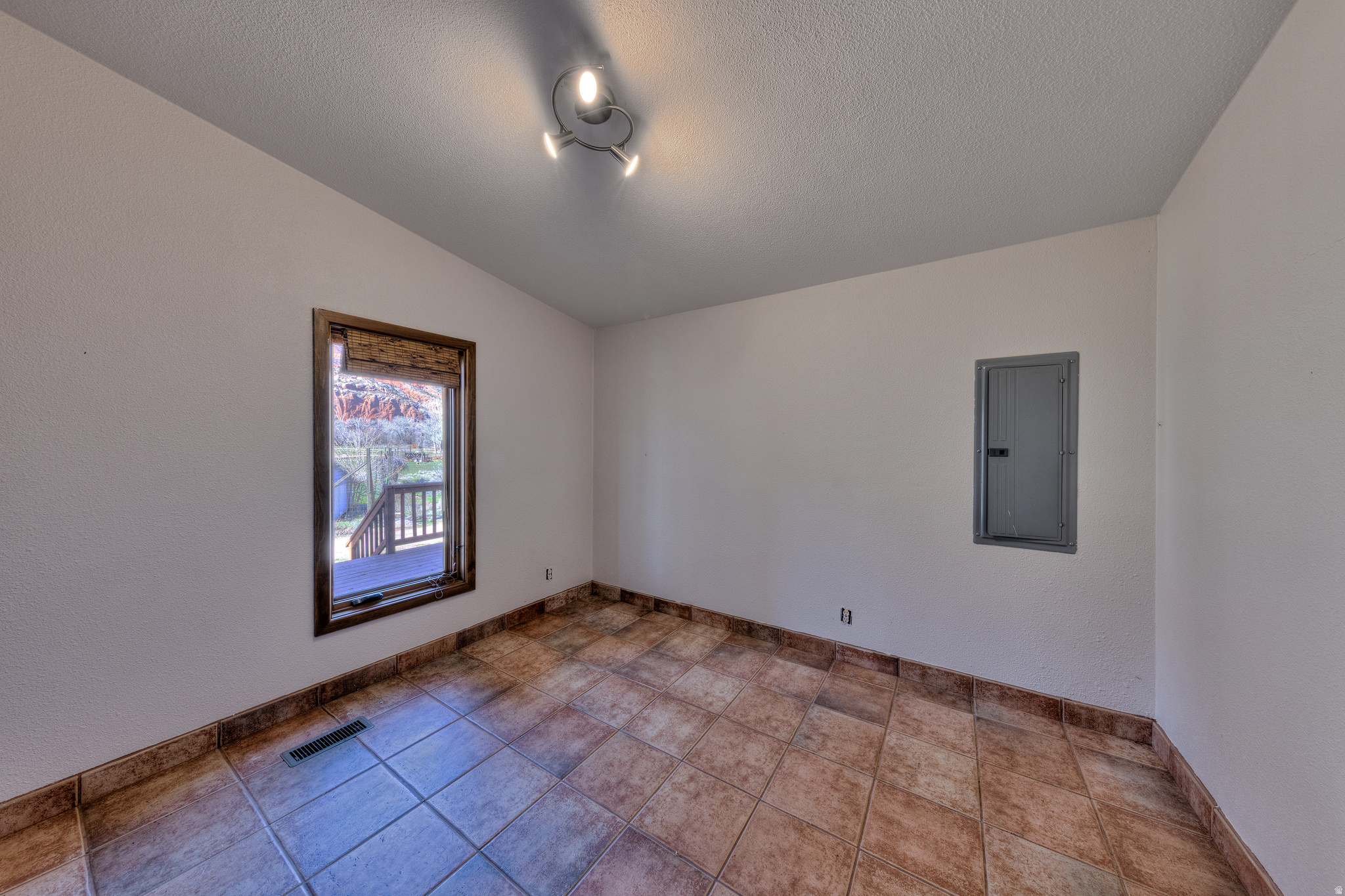 CASTLE VALLEY RIVER RANCHOS - Residential