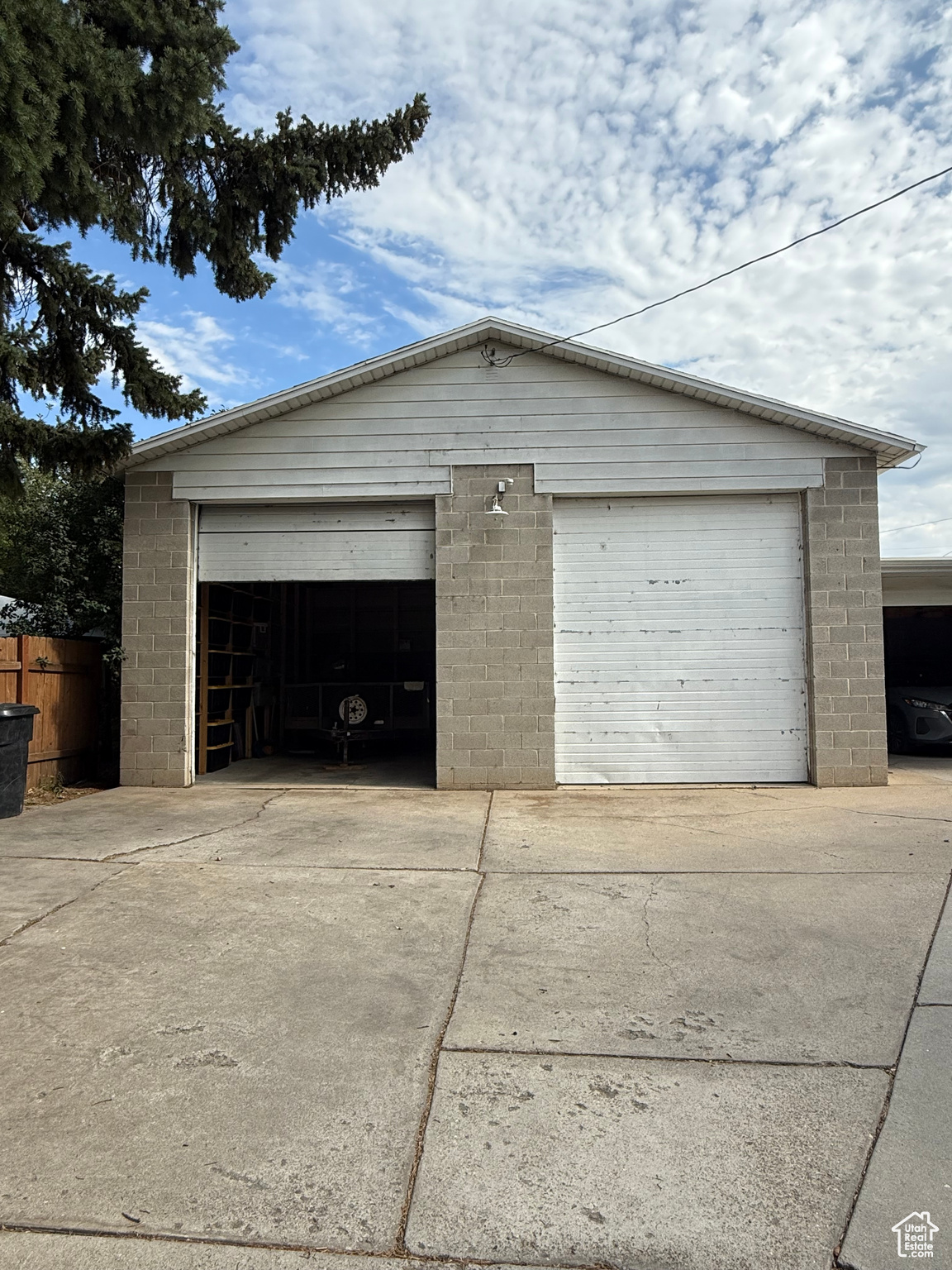 Main image without alt text