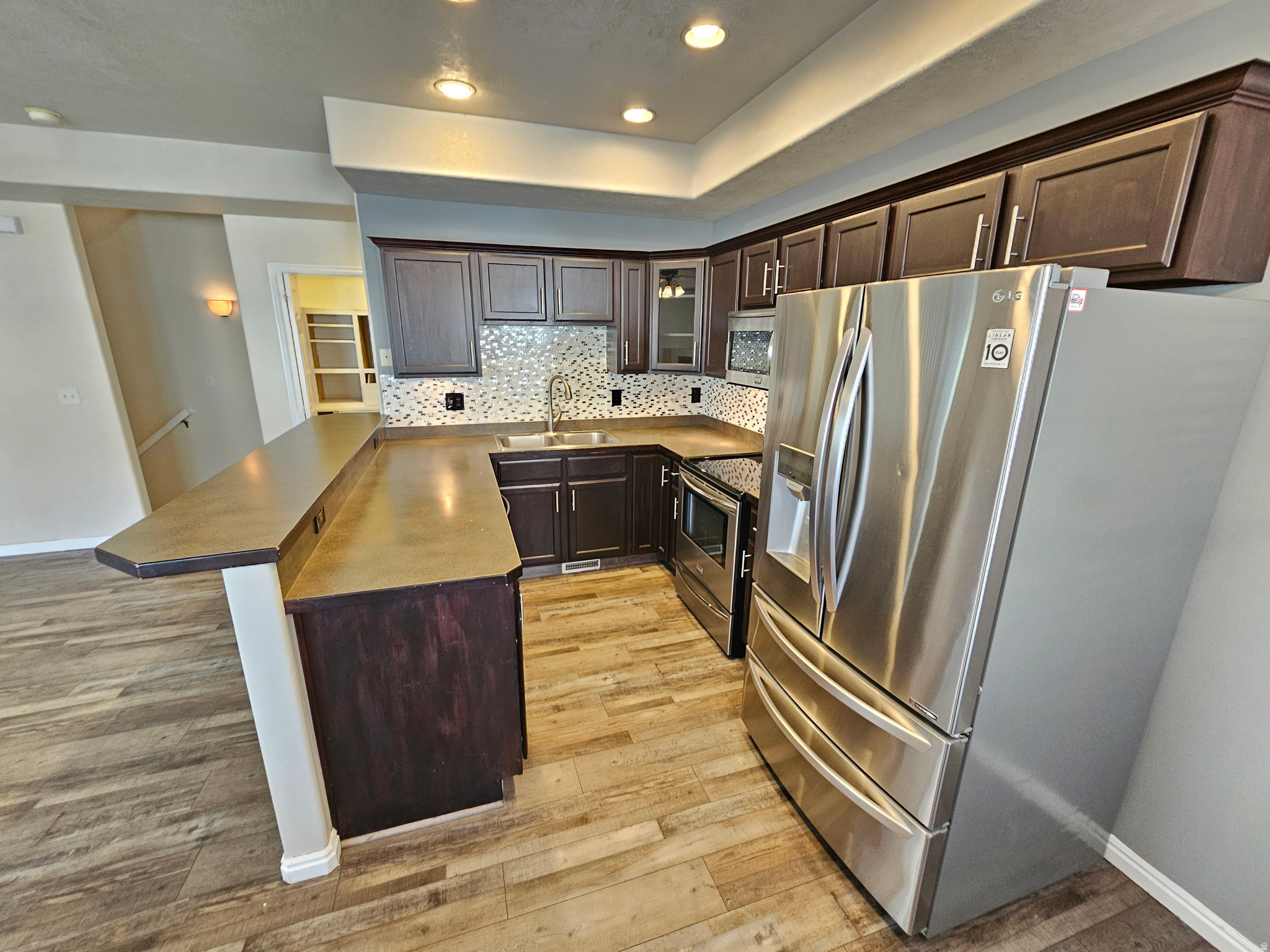 COLONIAL PARK - Residential