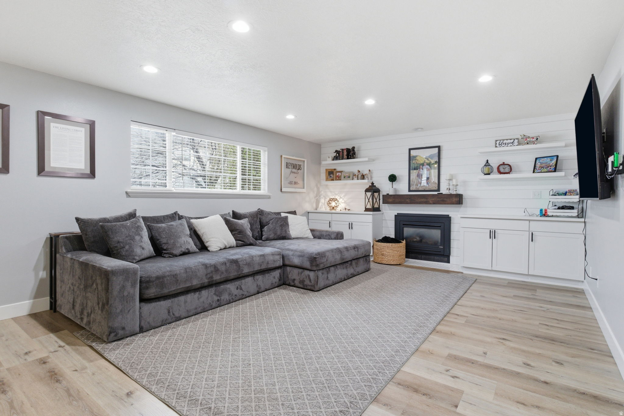 HOLLOW HEIGHTS - Residential