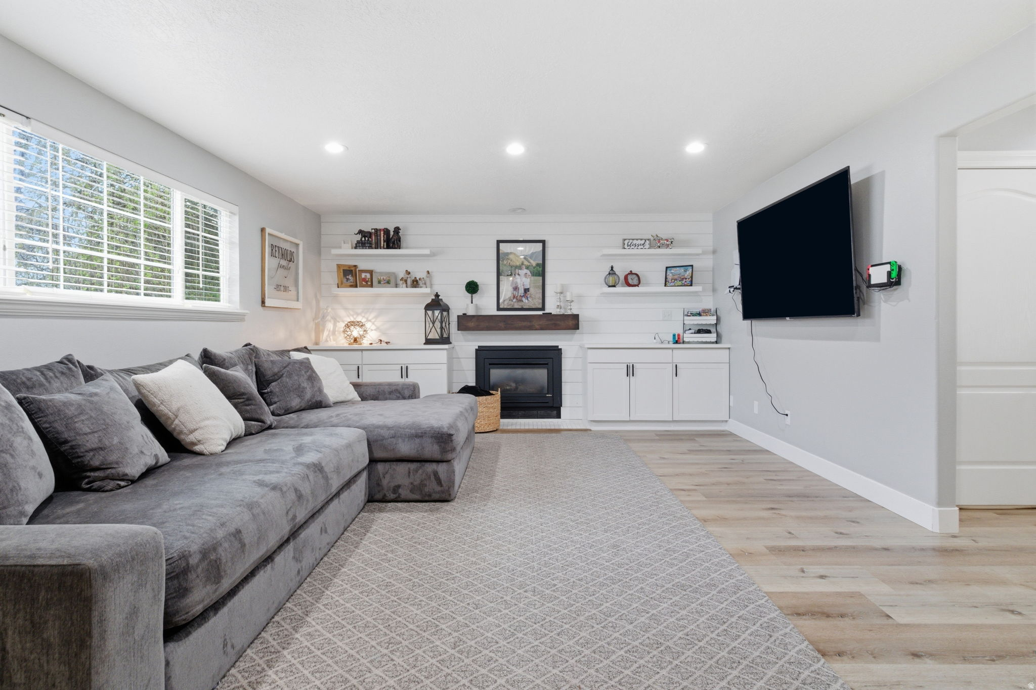 HOLLOW HEIGHTS - Residential