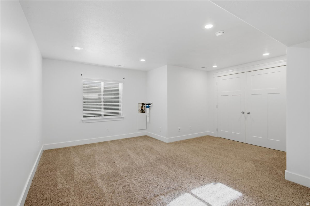 HIGH POINTE - Residential