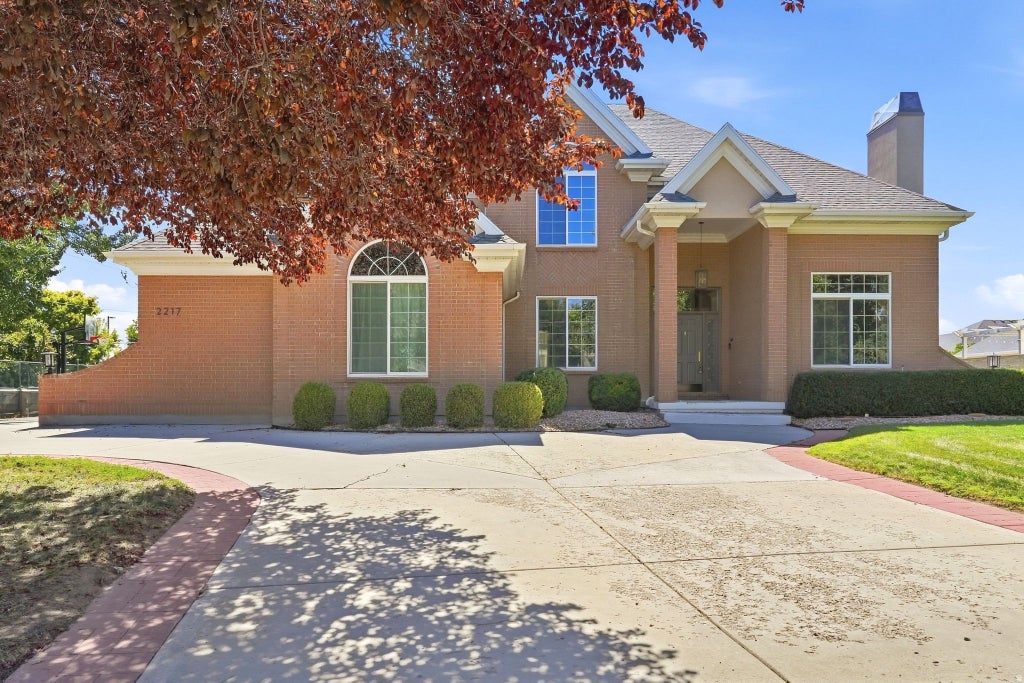 Photo of 2217 W KENSINGTON PARK DR, West Jordan, UT 84088 (MLS # 2185189)