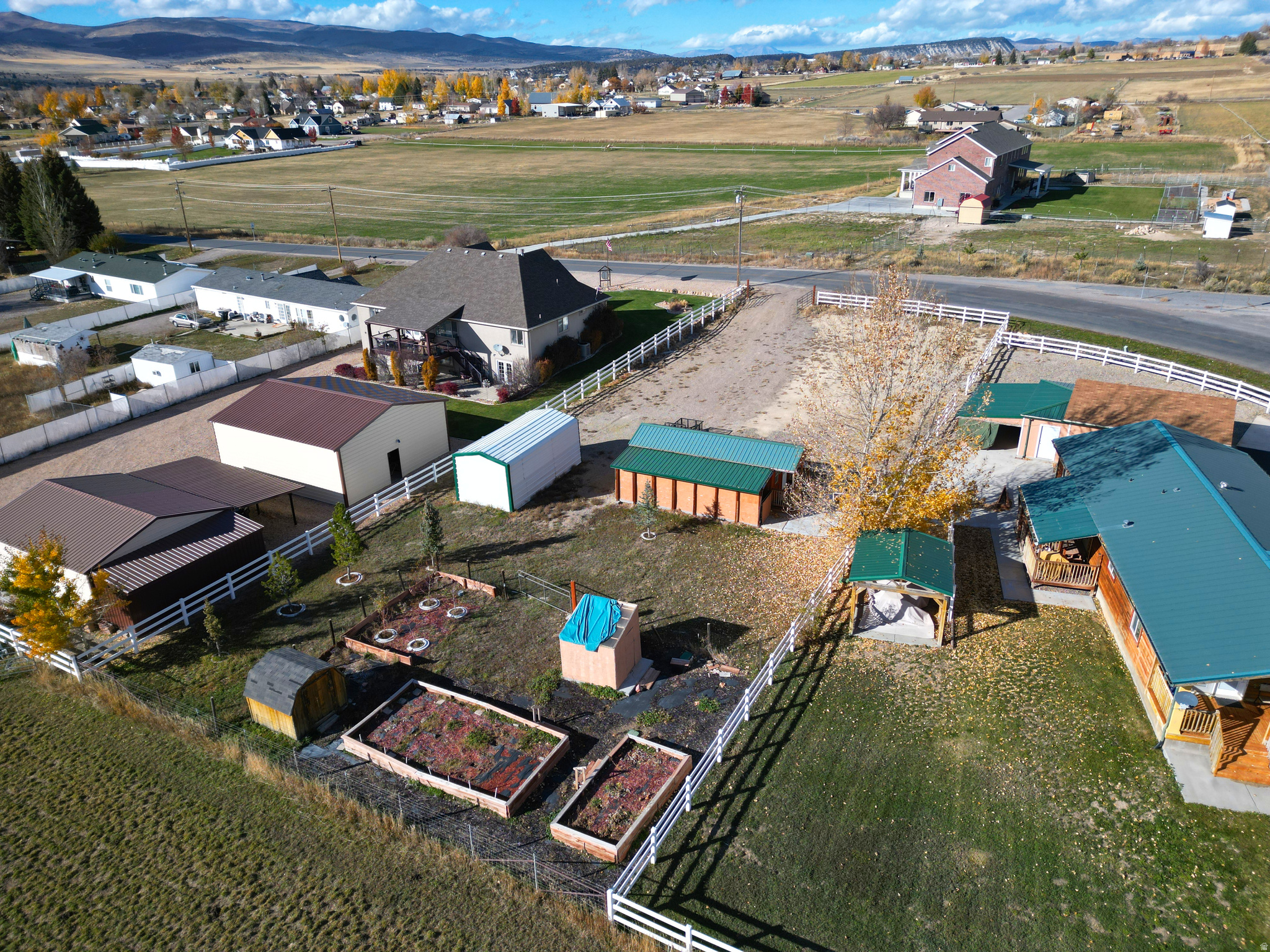 COUNTRY ROAD HAVEN - Land