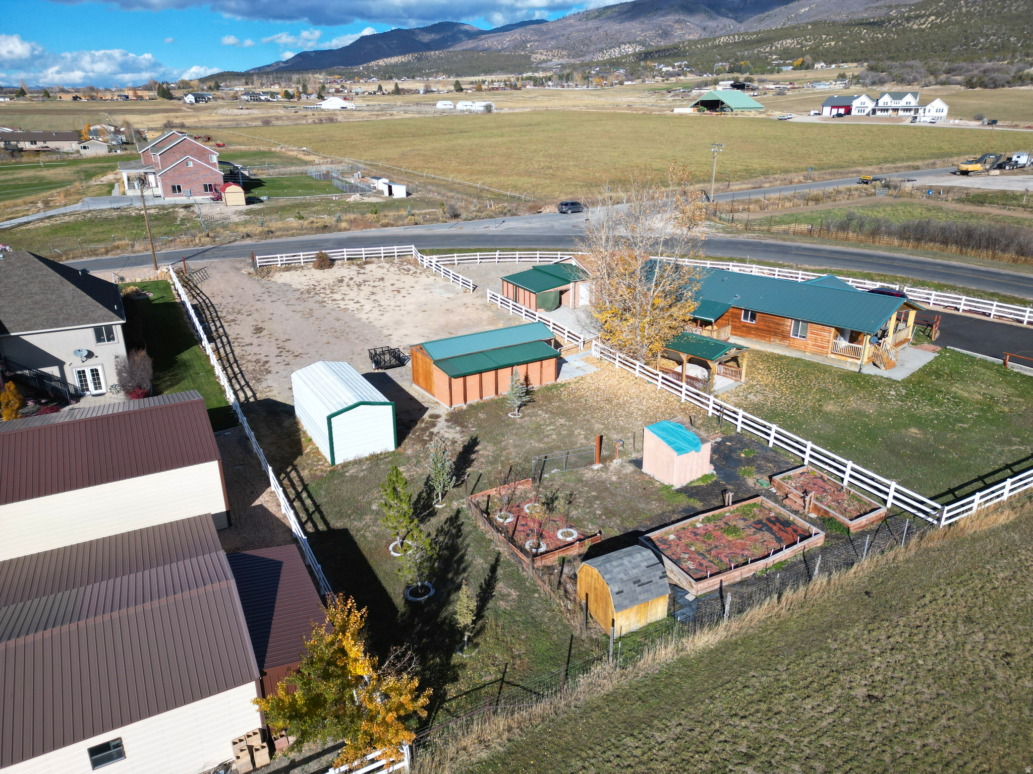 COUNTRY ROAD HAVEN - Land