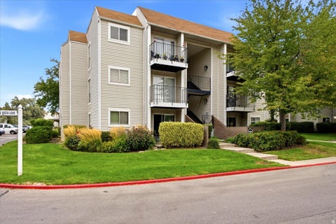 Photo of 4665 S QUAIL VISTA LN #C, Millcreek, UT 84117 (MLS # 2182073)