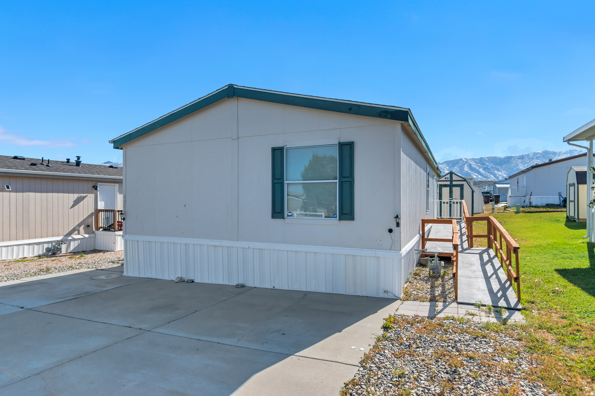 OVERPASS POINT - Residential