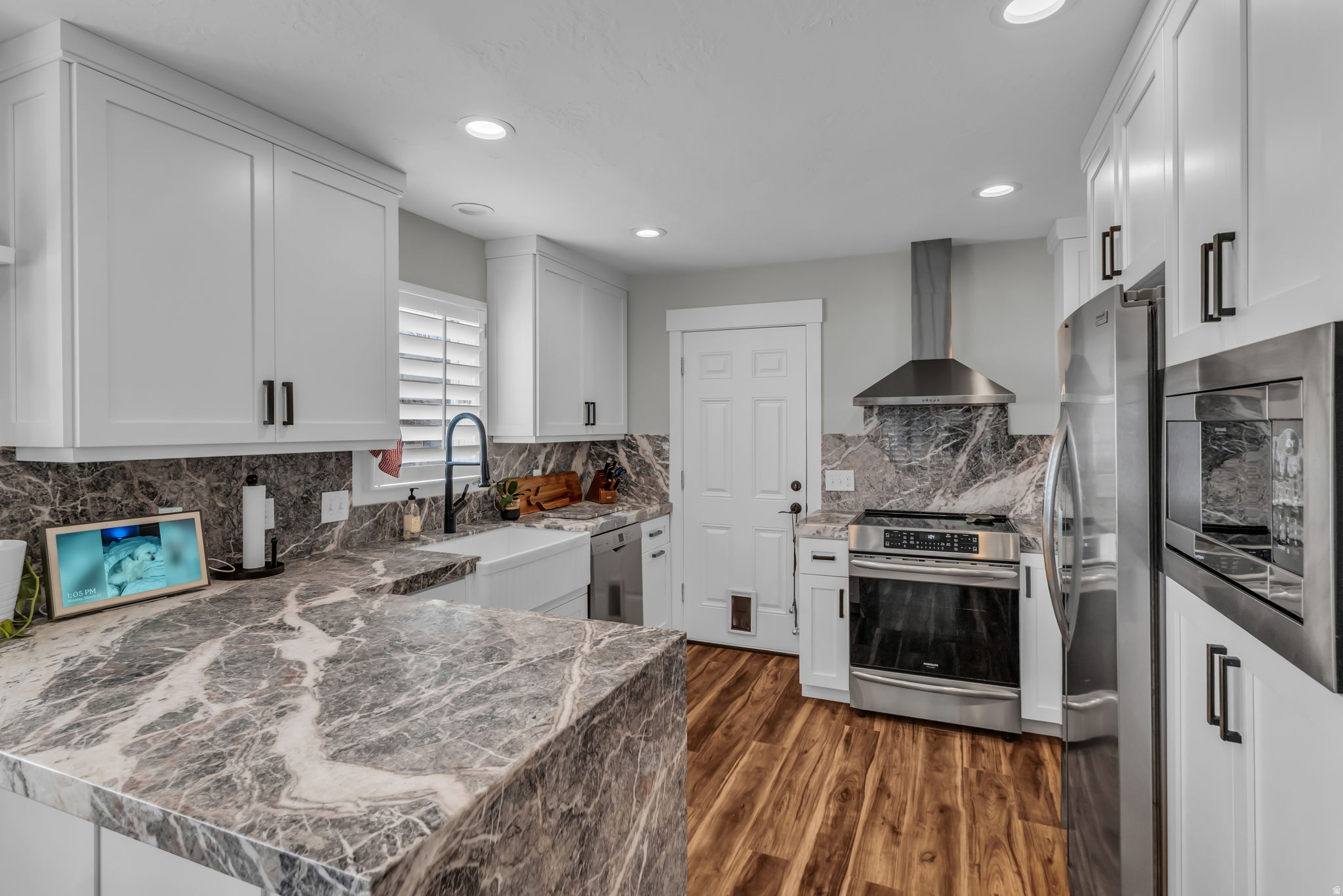 THE SUNBURST MEADOWS - Residential