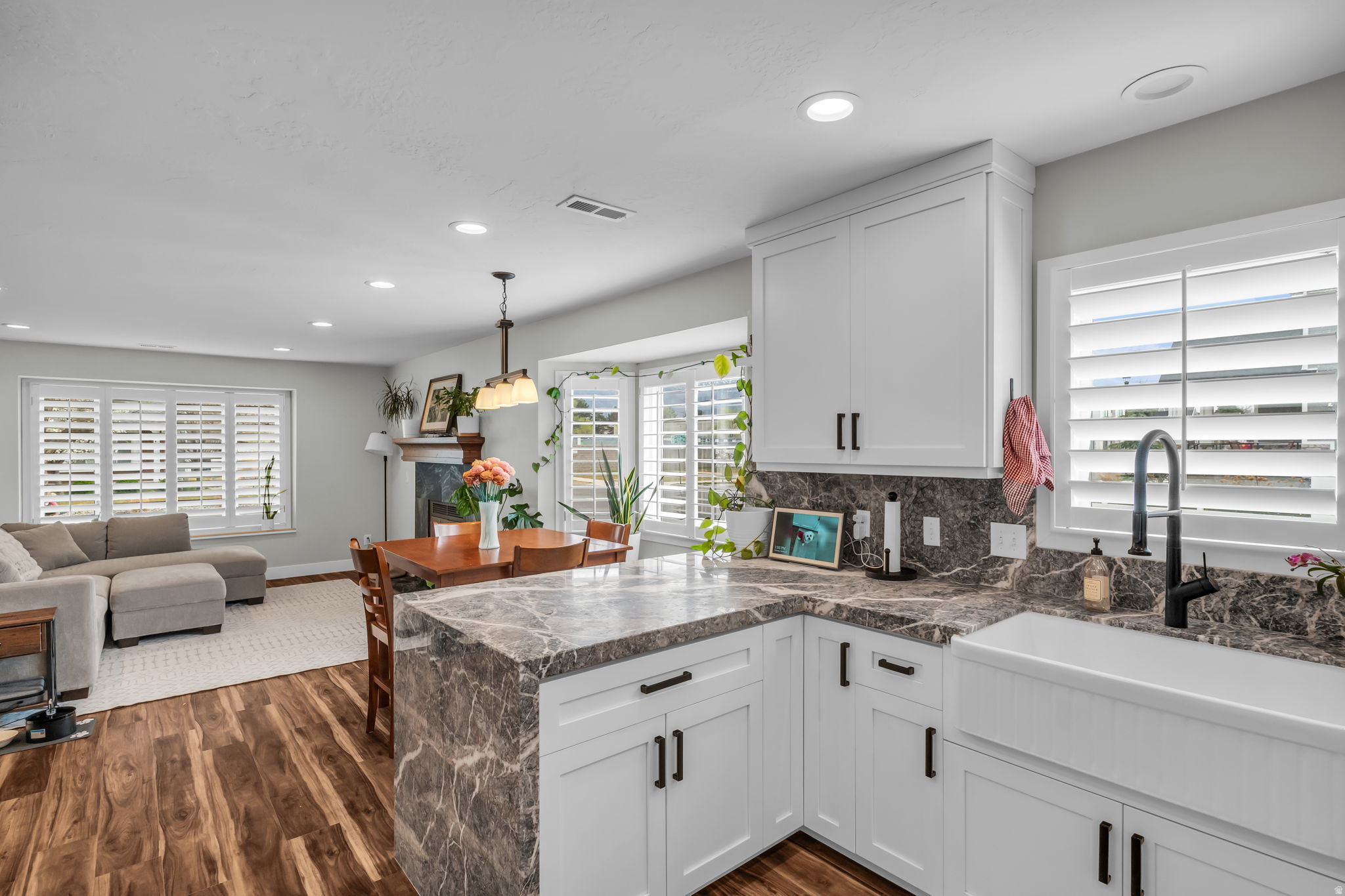 THE SUNBURST MEADOWS - Residential