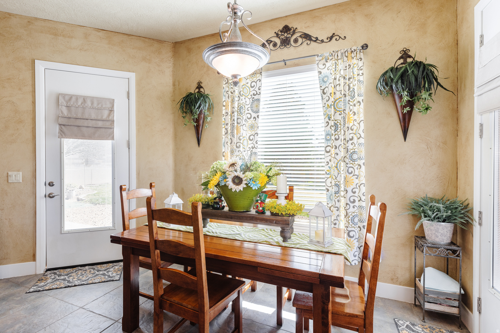 DIAMOND VALLEY ACRES - Residential