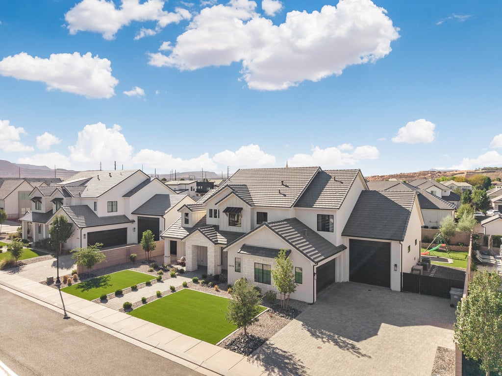 Photo of 2878 E STONEDALE DR, Saint George, UT 84790 (MLS # 2185194)
