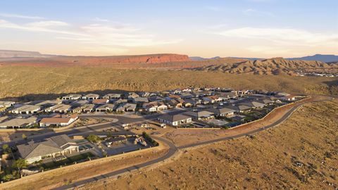 Tiny photo for 81 N HIGHLAND PKWY #108, Washington, UT 84780 (MLS # 2158334)