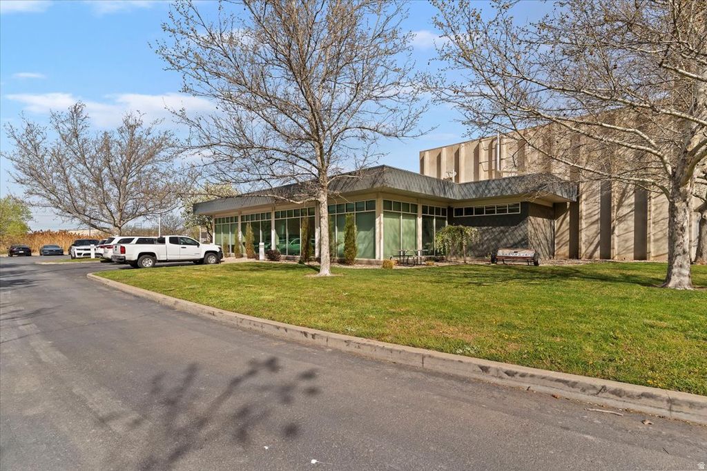 Photo of 825 S GLADIOLA ST, Salt Lake City, UT 84104 (MLS # 2147255)