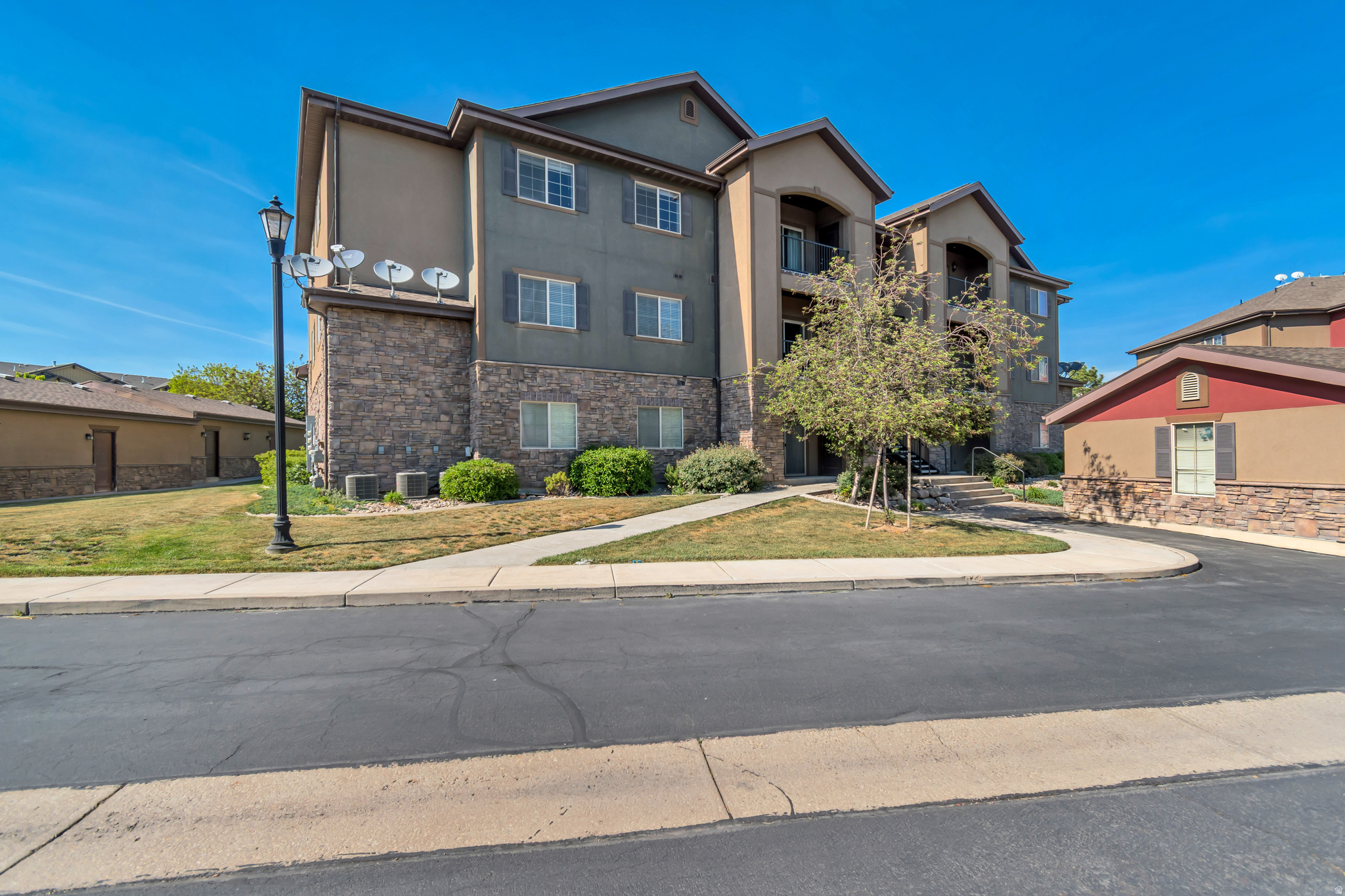 JORDAN RIDGE CONDOMINIUMS - Residential
