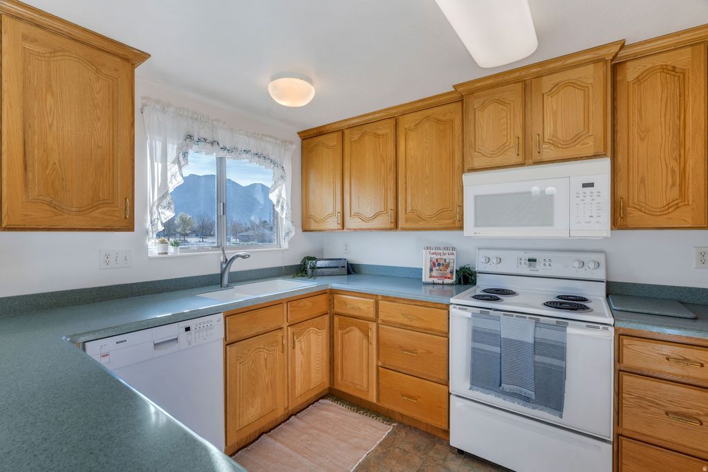 Photo of 721 S 670 E, Orem, UT 84097 (MLS # 2145629)