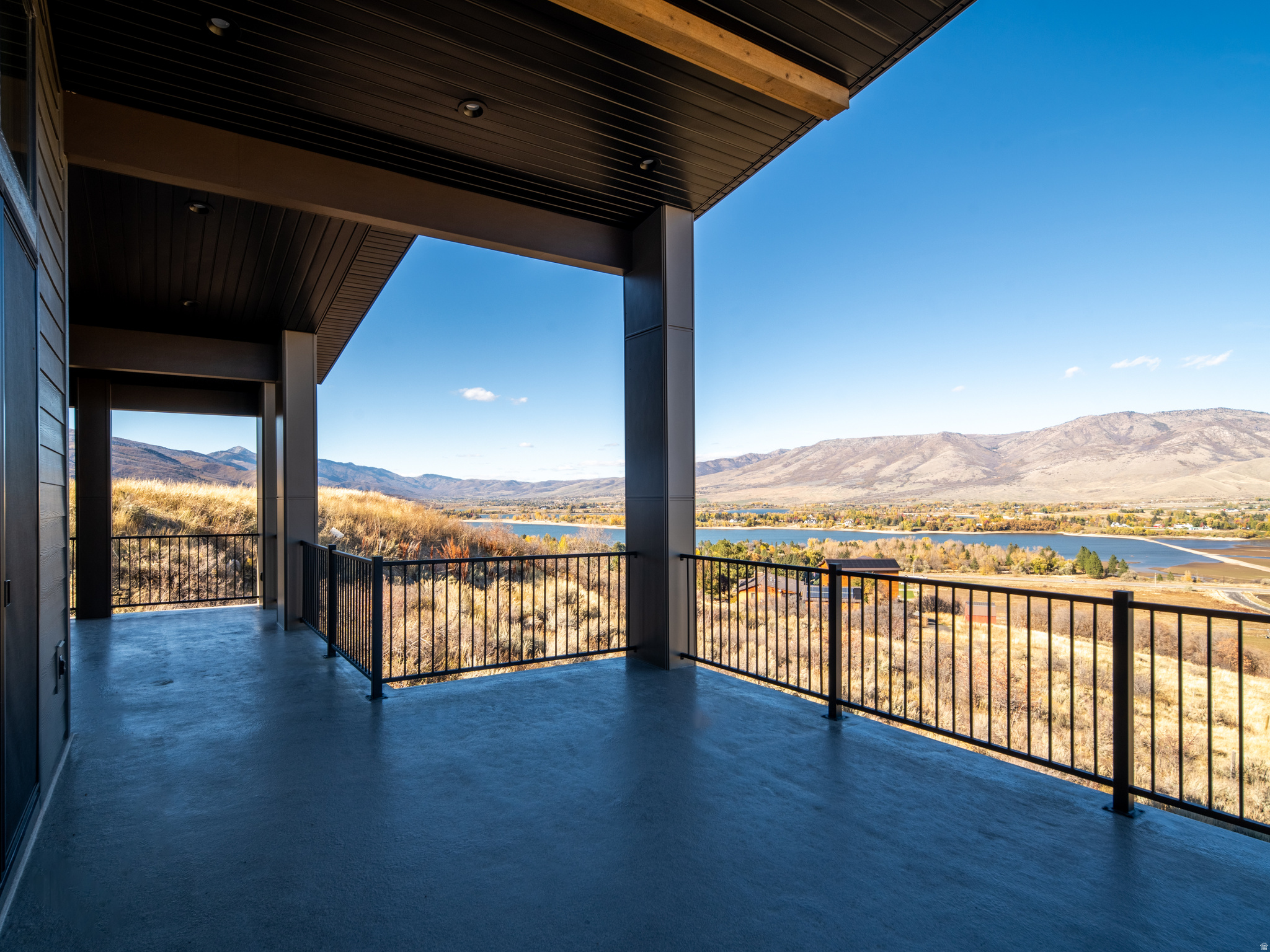 SUMMIT AT SKI LAKE - Residential