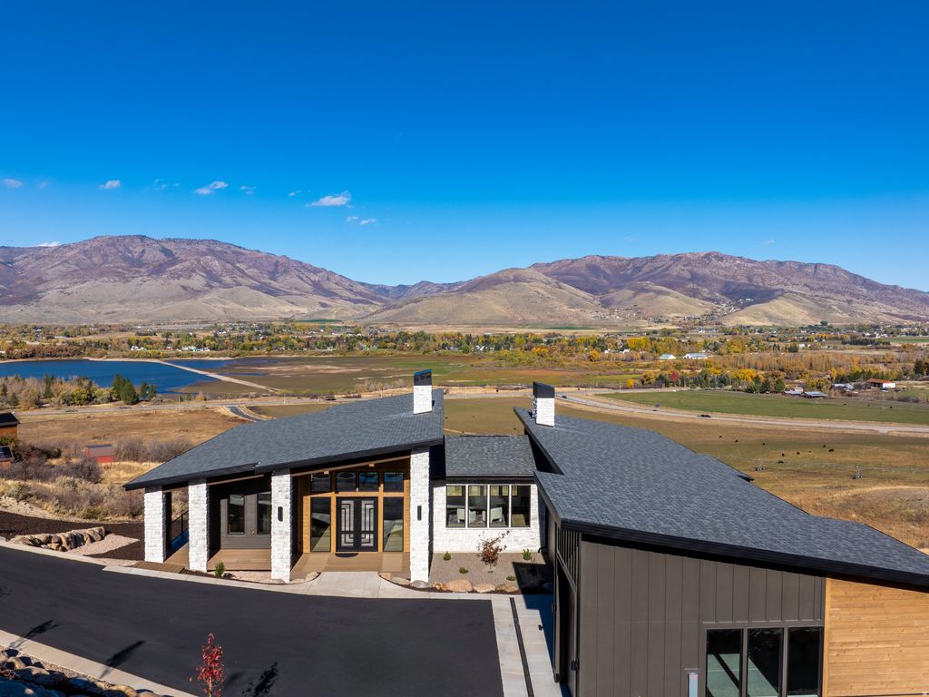 Photo of 6858 E SUMMIT PEAK CIR, Huntsville, UT 84317 (MLS # 2120237)