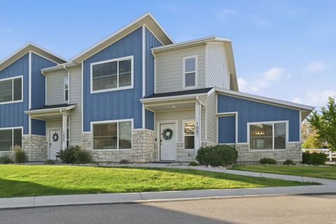 Photo of 1881 W HAIGHT CREEK LOOP, Farmington, UT 84025 (MLS # 2156449)