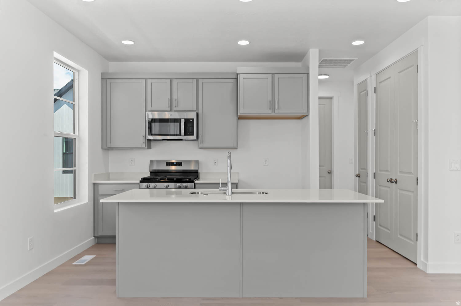 BROADVIEW COTTAGES 804 - Residential