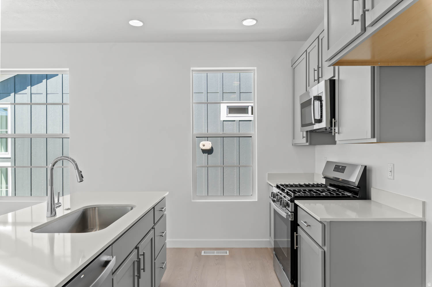BROADVIEW COTTAGES 804 - Residential