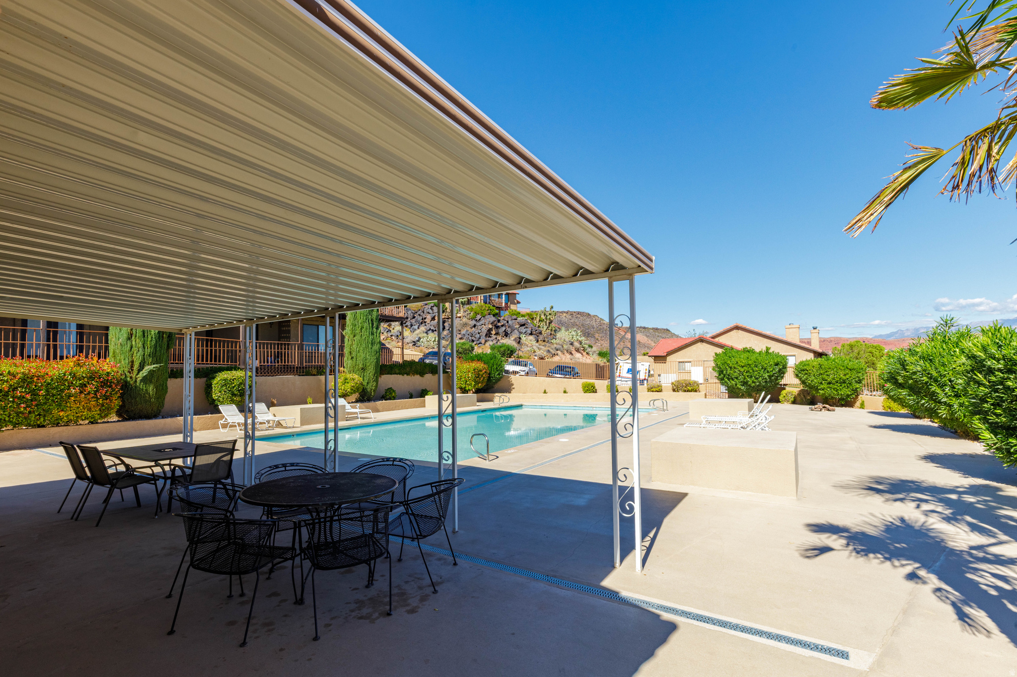 GARDENS SOUTH CONDO 4 - Residential