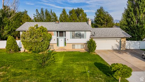 Photo of 878 N 2600 W, Clinton, UT 84015 (MLS # 2110106)