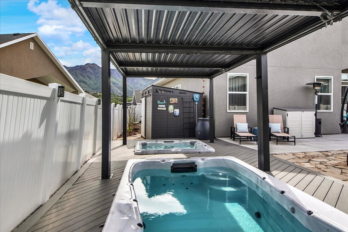 RIVERSIDE PLACE - Residential