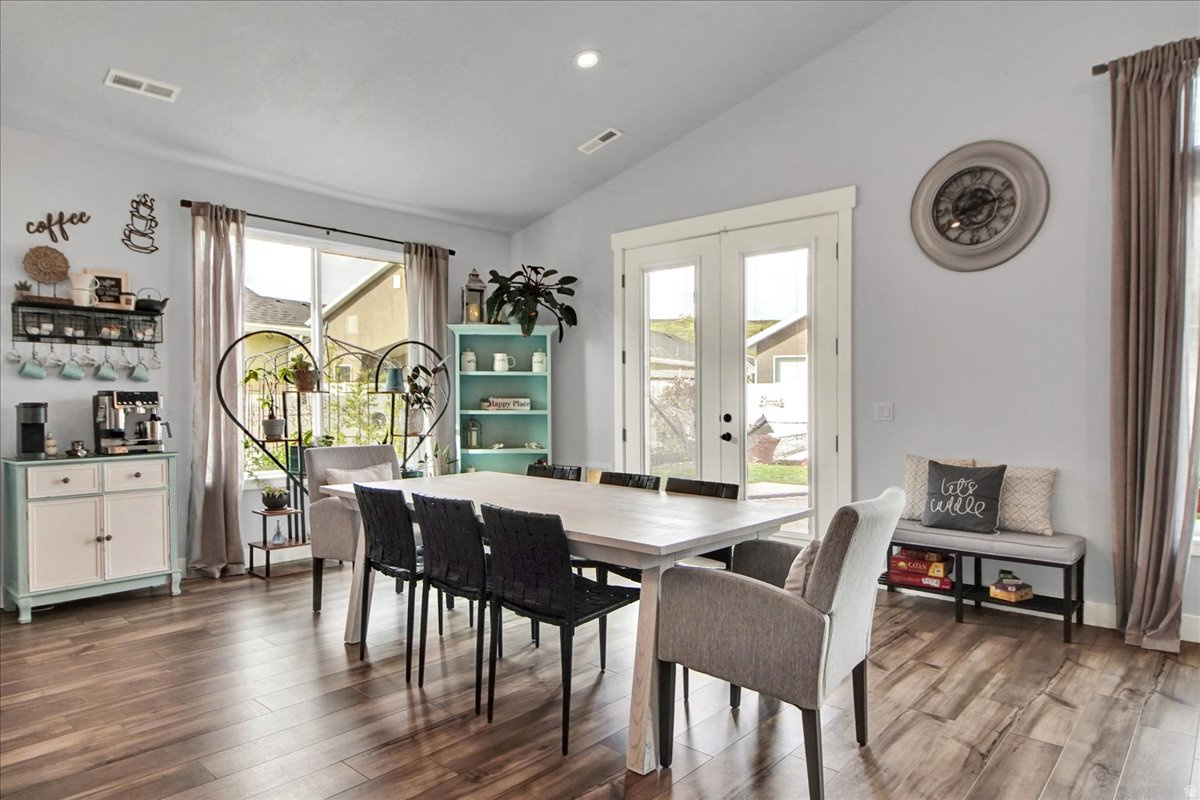 RIVERSIDE PLACE - Residential