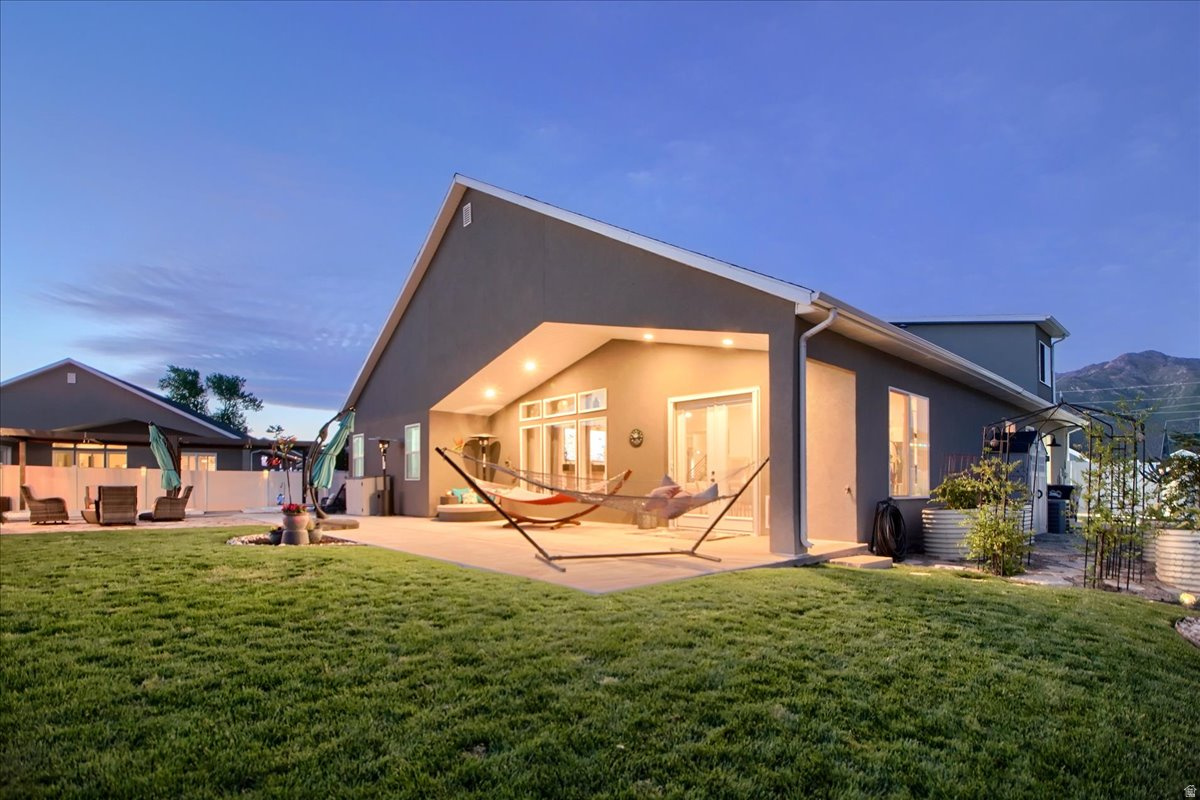 RIVERSIDE PLACE - Residential