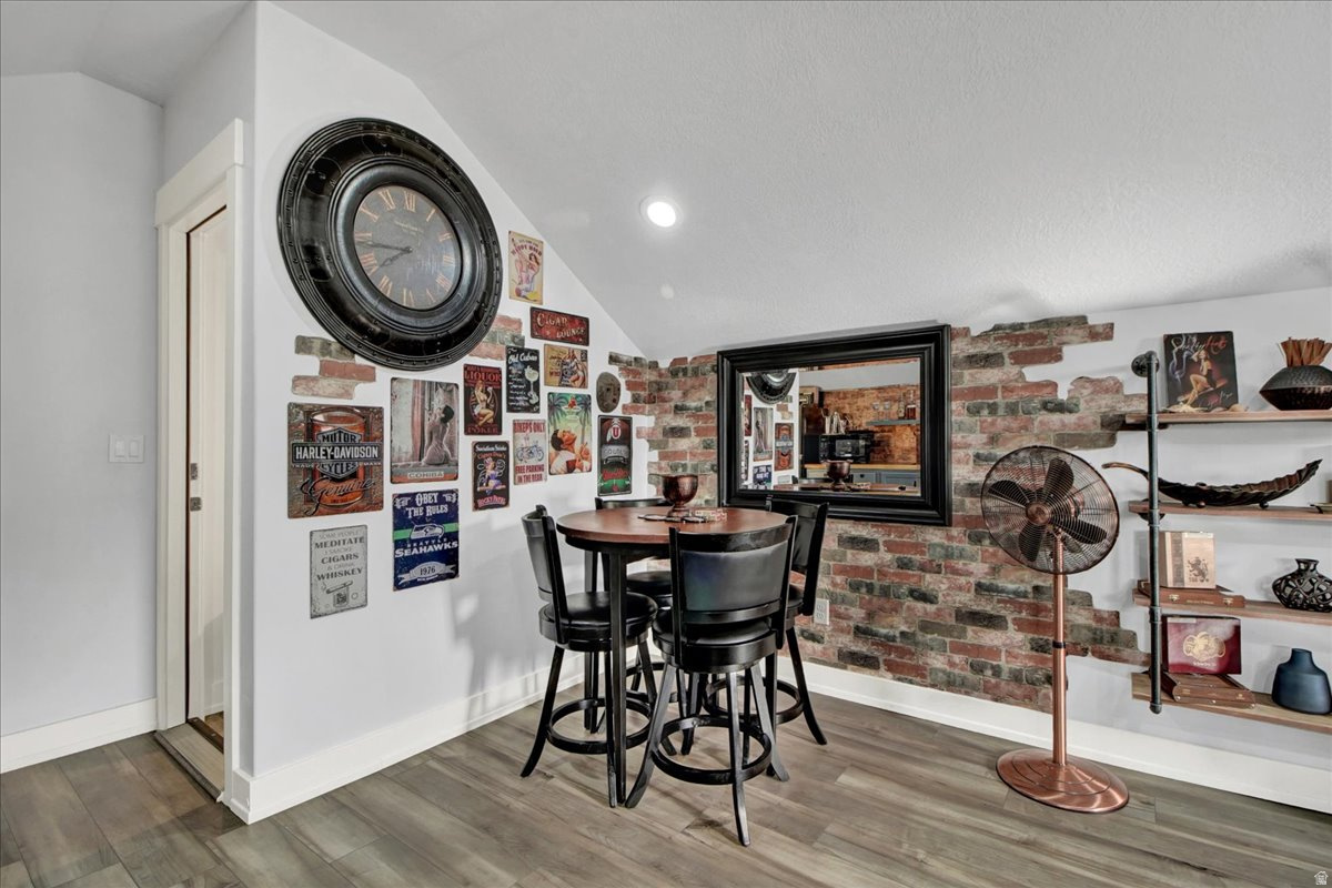 RIVERSIDE PLACE - Residential