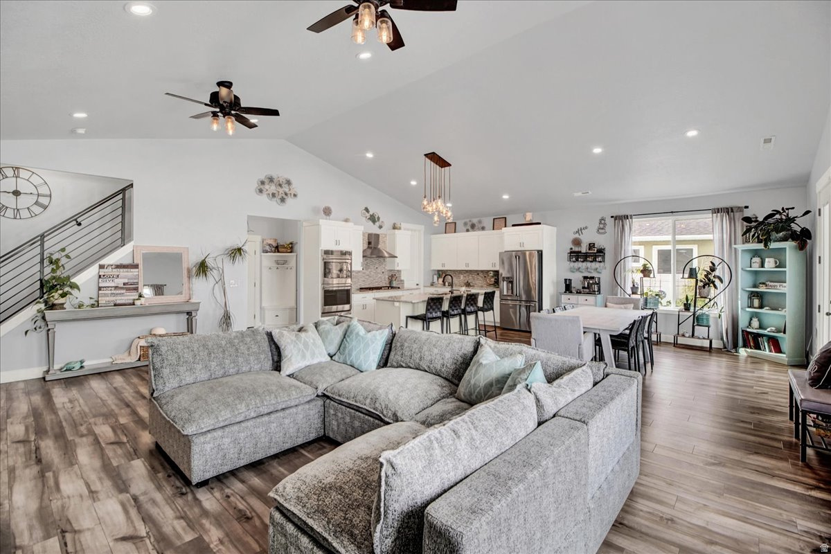 RIVERSIDE PLACE - Residential
