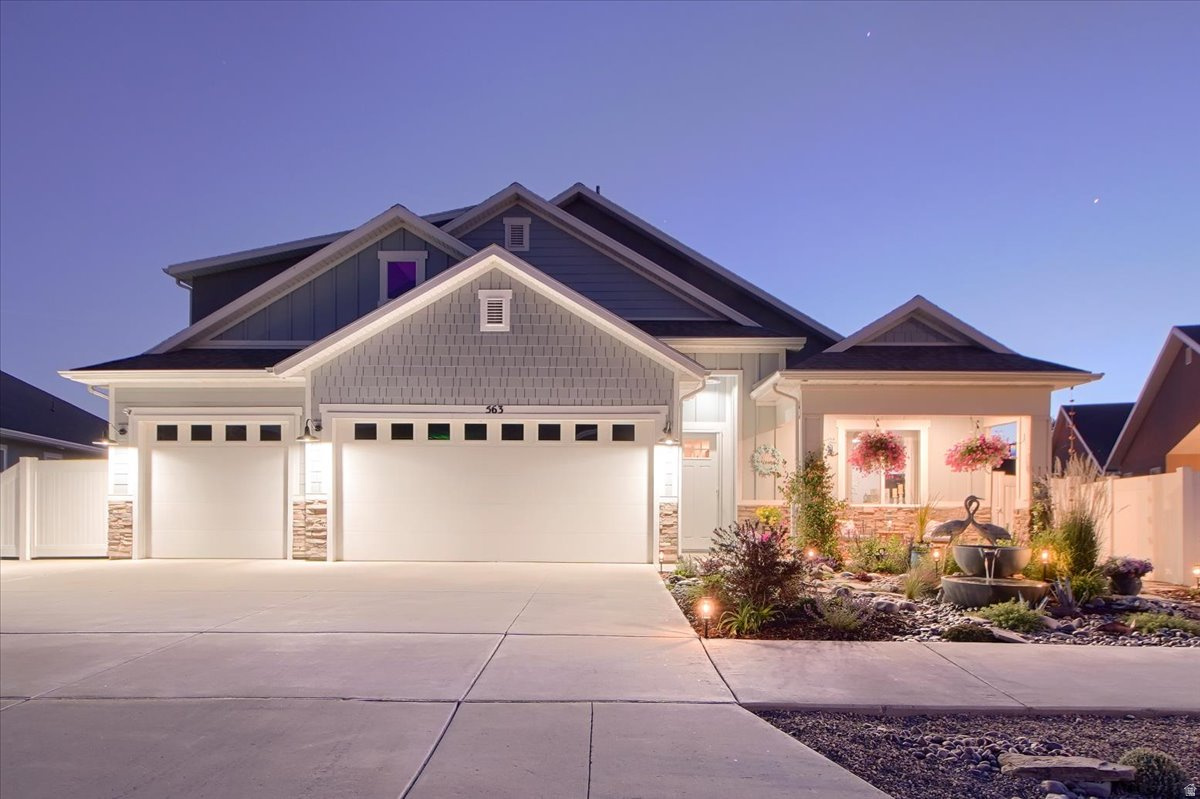 RIVERSIDE PLACE - Residential
