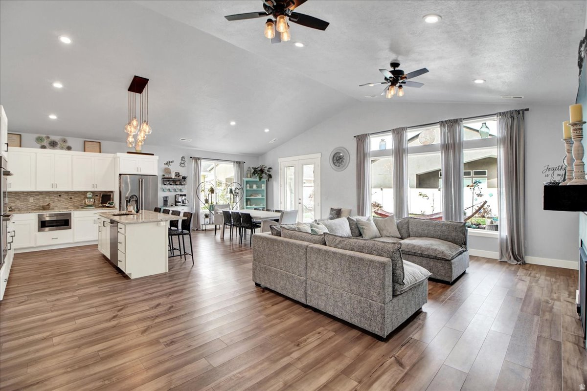 RIVERSIDE PLACE - Residential